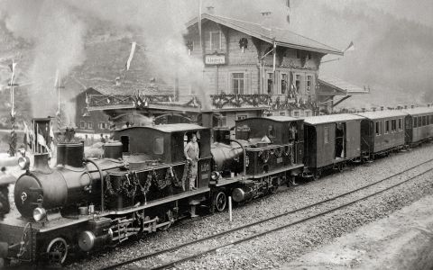 Eroeffnungszug_Landquart-Davos-Bahn_(Bahnhof_Klosters_1889).jpg