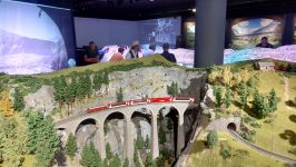 Glacier Express auf dem Landwasserviadukt