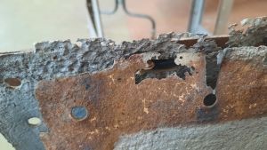 Massive Korrosion am Kohlekasten