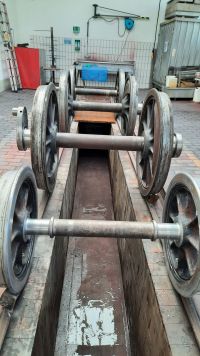 Schön zu sehen, 3 Trieb- und eine Laufachse (eine G 3/4)